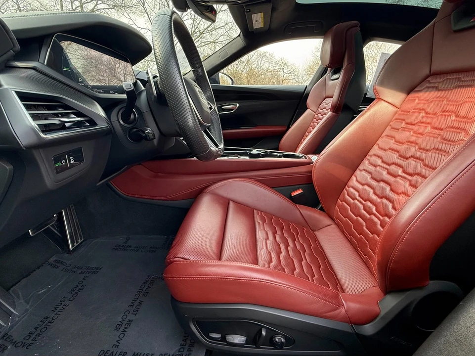 2024 Audi e-tron GT - Image 9 of 21