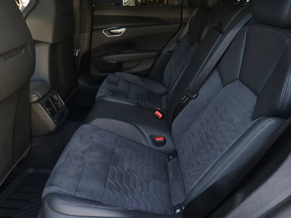 2024 Audi e-tron GT - Image 13 of 19