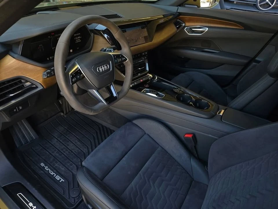 2024 Audi e-tron GT - Image 10 of 19