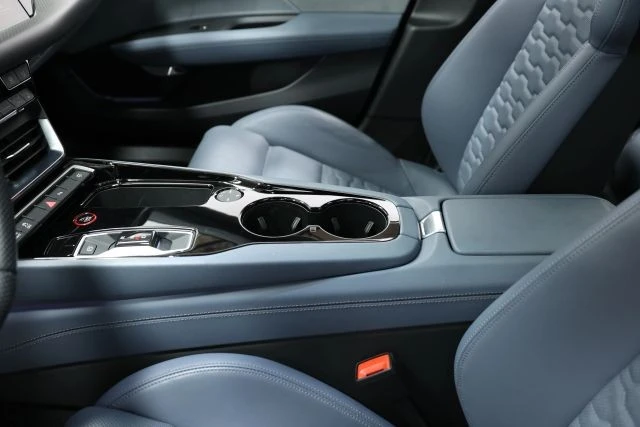 2024 Audi e-tron GT - Image 18 of 21