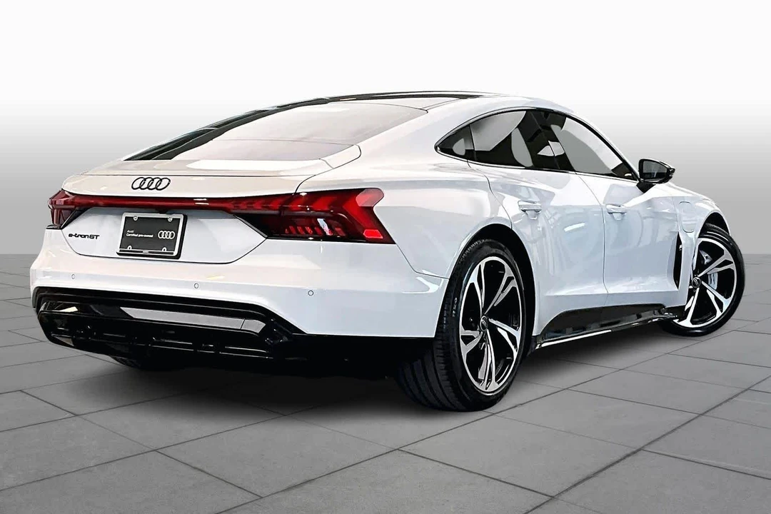 2024 Audi e-tron GT - Image 12 of 12