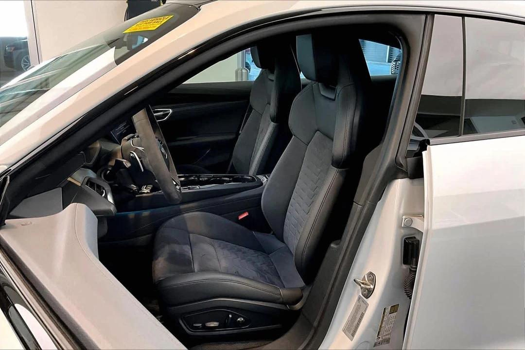 2024 Audi e-tron GT - Image 8 of 12