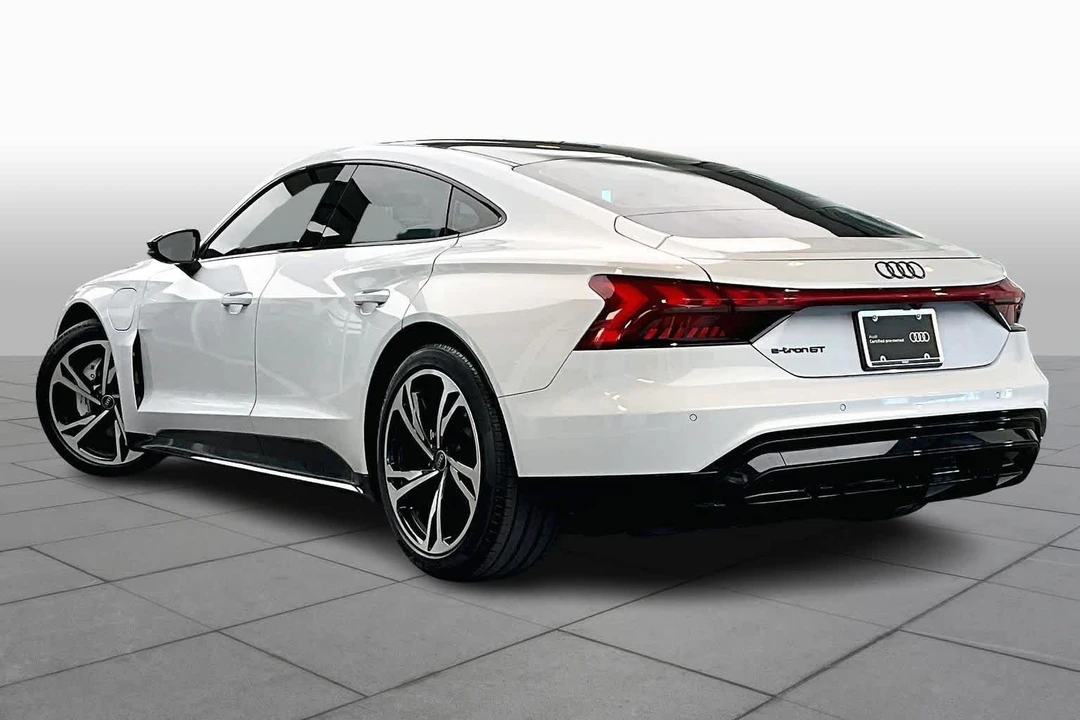 2024 Audi e-tron GT - Image 11 of 12