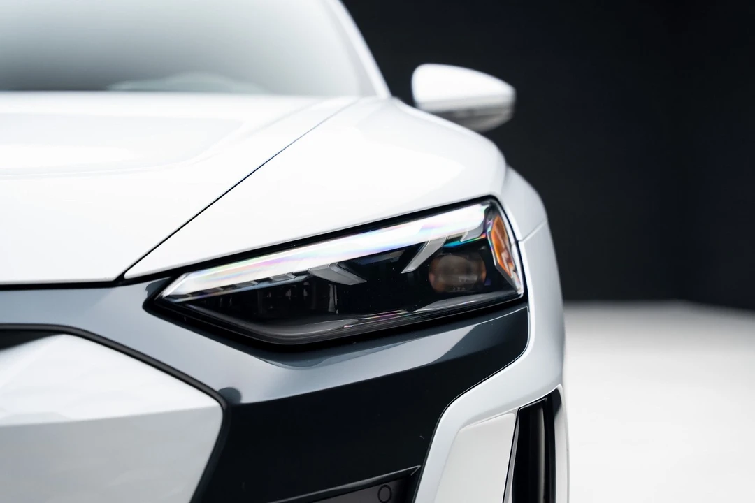 2024 Audi e-tron GT - Image 9 of 12