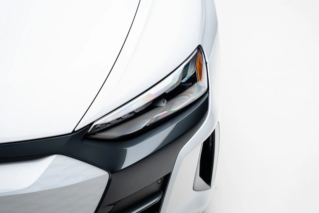 2024 Audi e-tron GT - Image 10 of 12