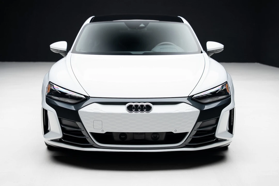 2024 Audi e-tron GT - Image 6 of 12