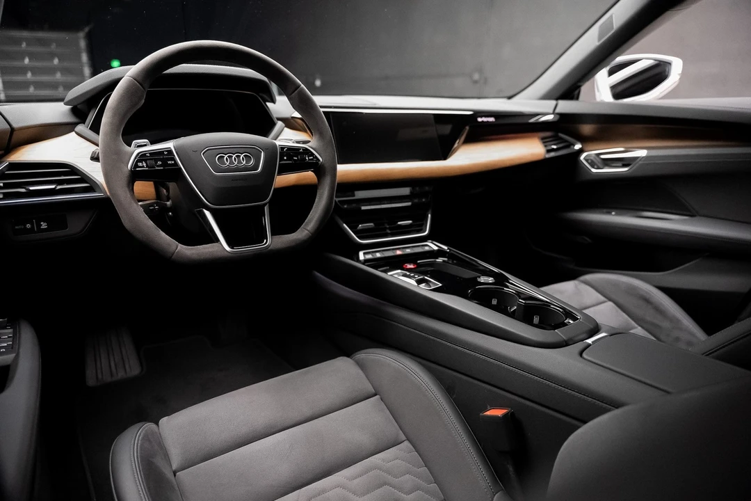 2024 Audi e-tron GT - Image 2 of 12