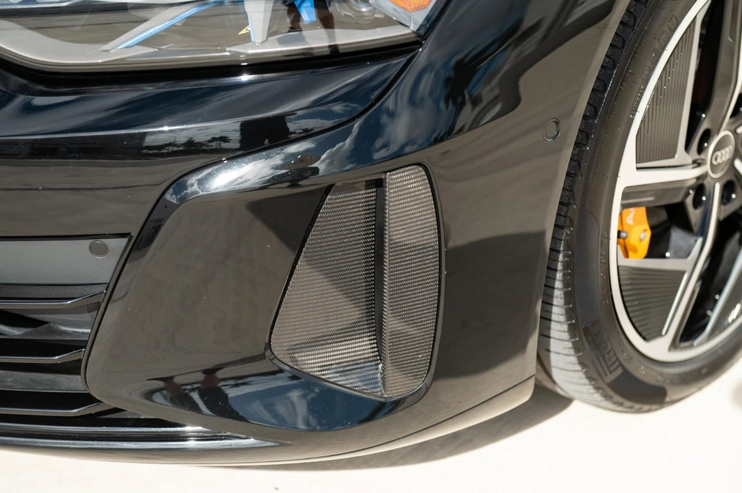 2024 Audi e-tron GT - Image 15 of 21