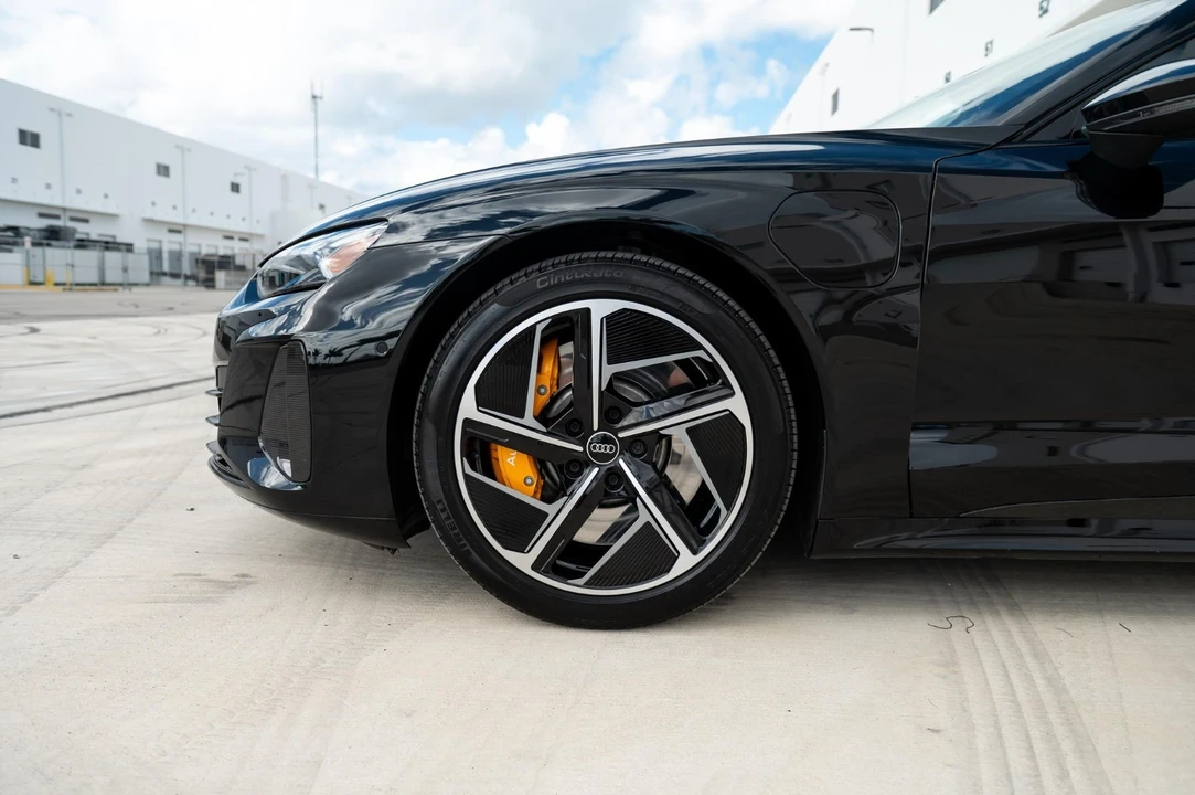 2024 Audi e-tron GT - Image 9 of 21