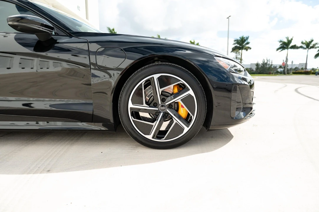 2024 Audi e-tron GT - Image 8 of 21