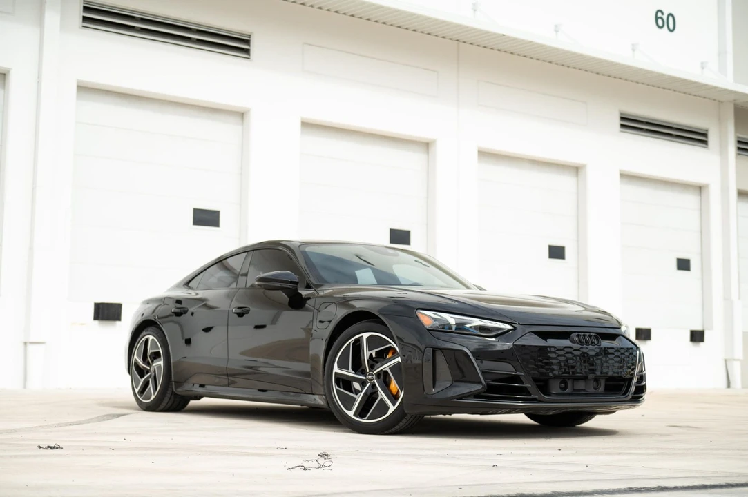 2024 Audi e-tron GT - Image 2 of 21