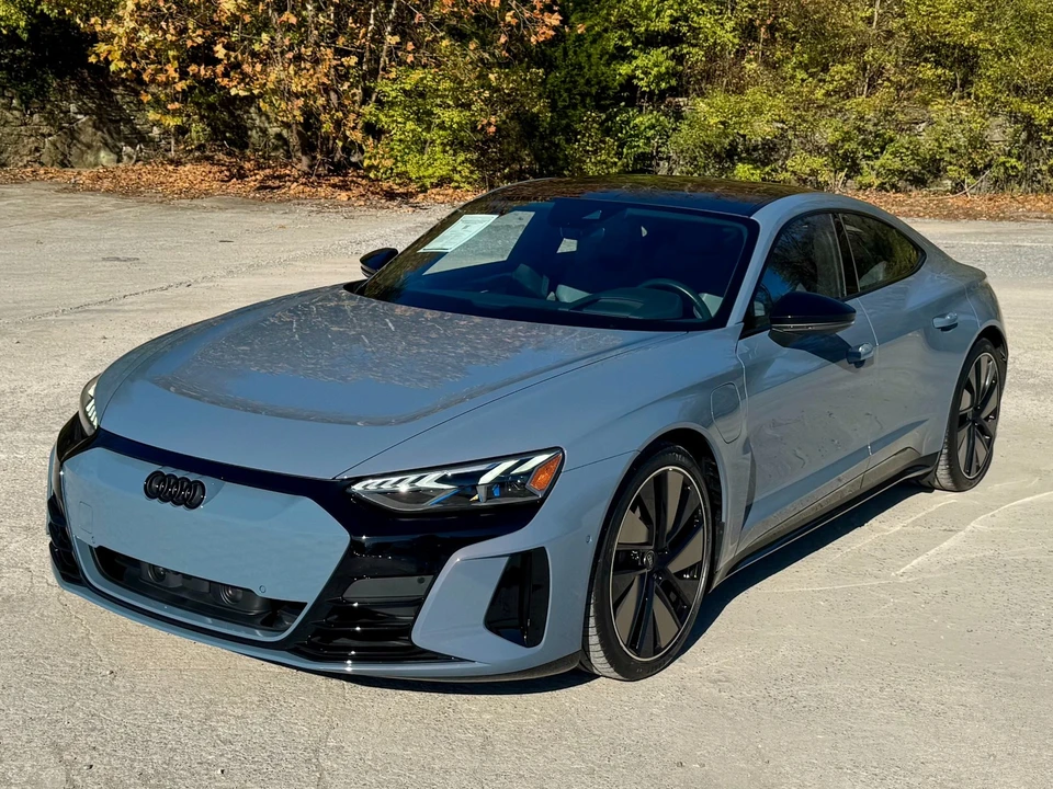 2024 Audi e-tron GT - Image 2 of 12