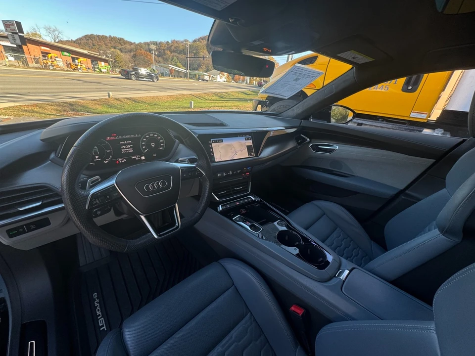 2024 Audi e-tron GT - Image 10 of 12