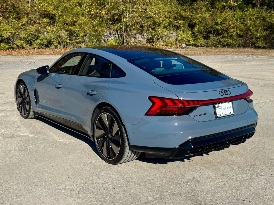 2024 Audi e-tron GT - Image 4 of 12