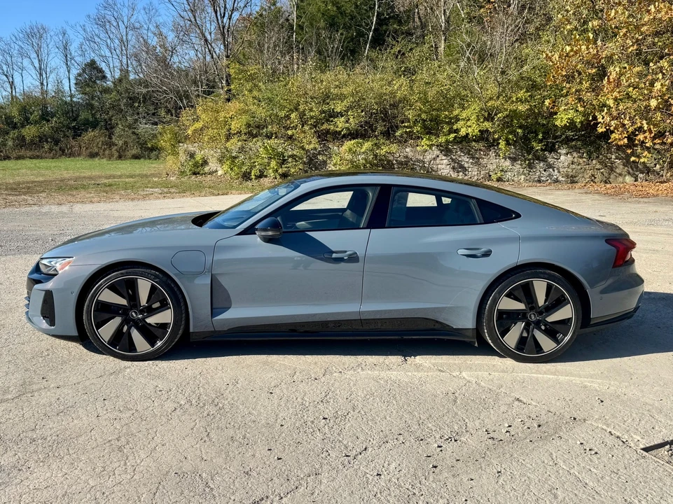 2024 Audi e-tron GT - Image 8 of 12