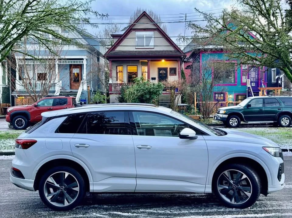 2024 Audi Q4 e-tron - Image 4 of 13