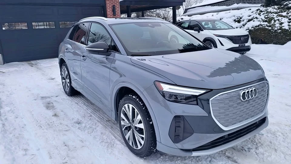 2024 Audi Q4 e-tron - Image 2 of 13