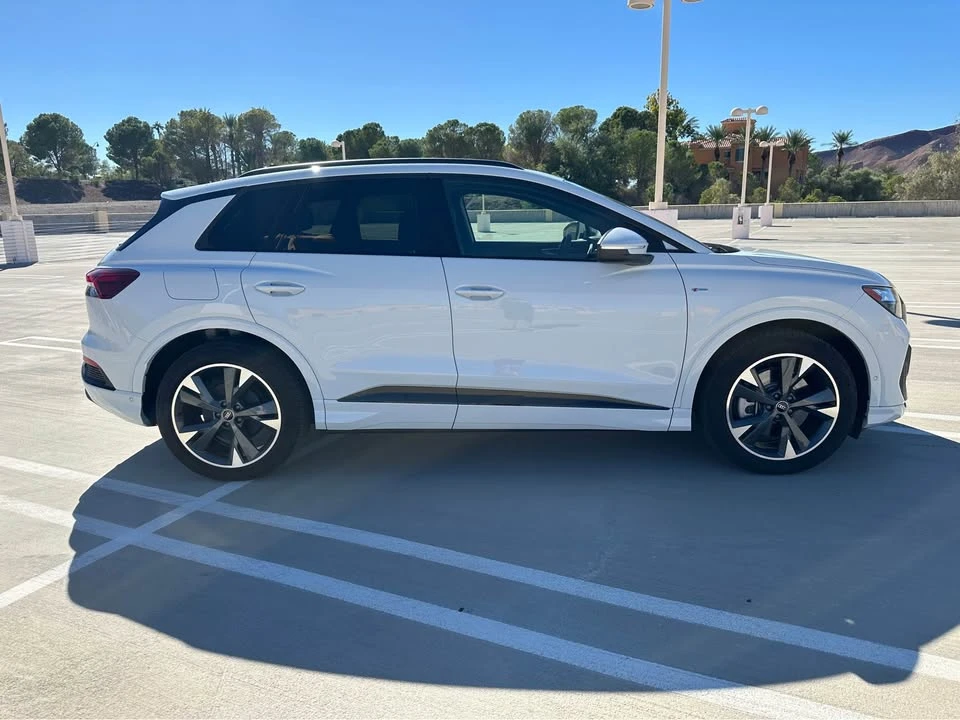 2024 Audi Q4 e-tron - Image 4 of 19