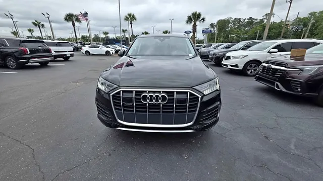 2024 Audi Q7 45 TFSI SE Premium Plus