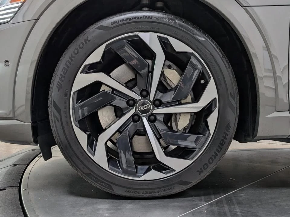 2024 Audi Q8 e-tron - Image 10 of 19