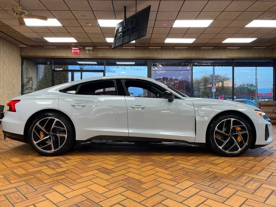 2024 Audi e-tron GT - Image 5 of 20