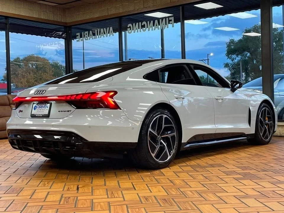 2024 Audi e-tron GT - Image 7 of 20