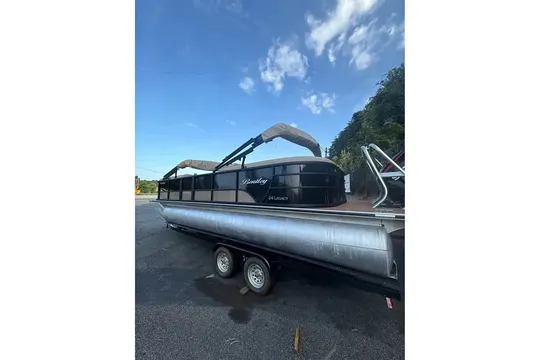 2024 Bentley Legacy 243 DL Navigator