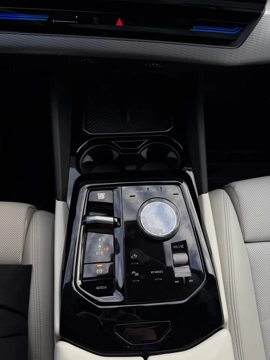 2024 BMW G60 5 Series Sedan - Image 10 of 10