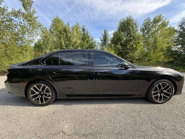 2024 BMW 5 Series - Image 17 of 21