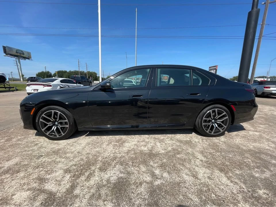 2024 BMW G70 7 Series - Image 2 of 19