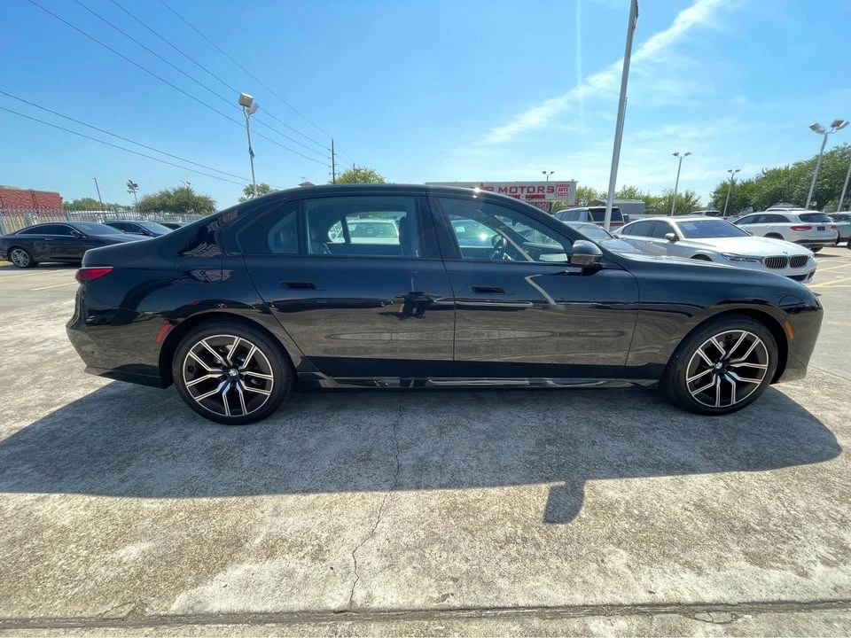 2024 BMW G70 7 Series - Image 13 of 19