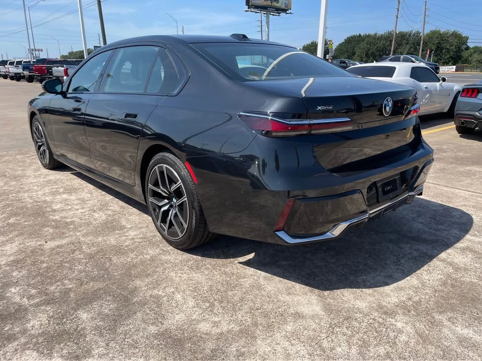 2024 BMW G70 7 Series - Image 10 of 19