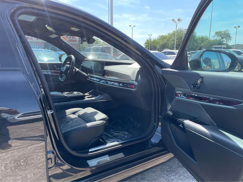 2024 BMW G70 7 Series - Image 14 of 19