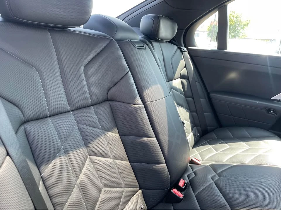2024 BMW G70 7 Series - Image 16 of 19