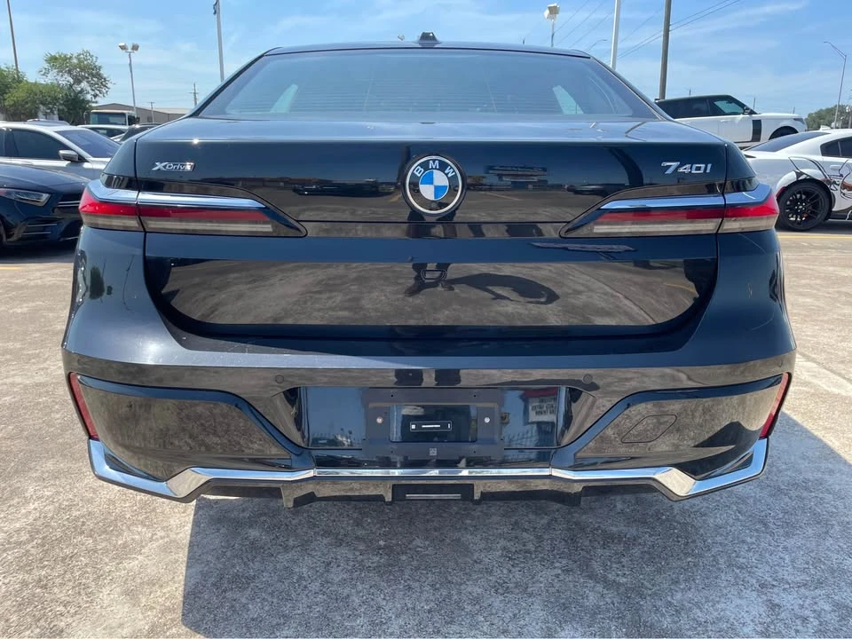 2024 BMW G70 7 Series - Image 11 of 19