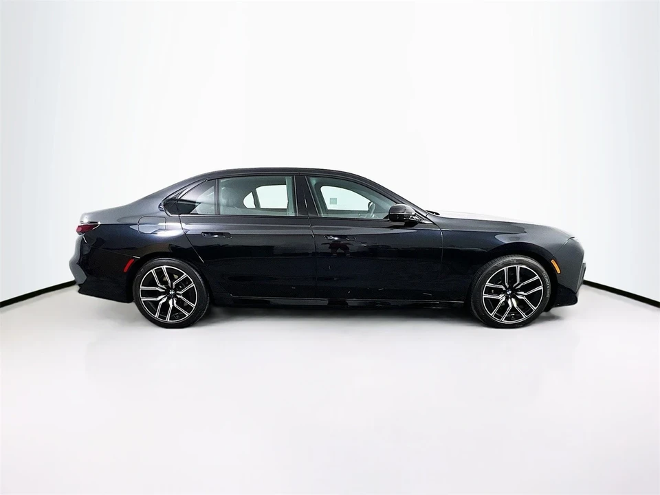 2024 BMW G70 7 Series - Image 9 of 12
