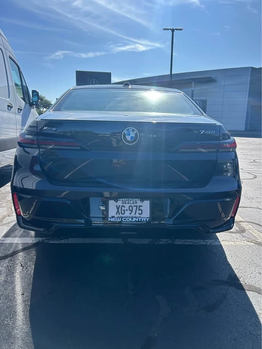 2024 BMW G70 7 Series - Image 3 of 5