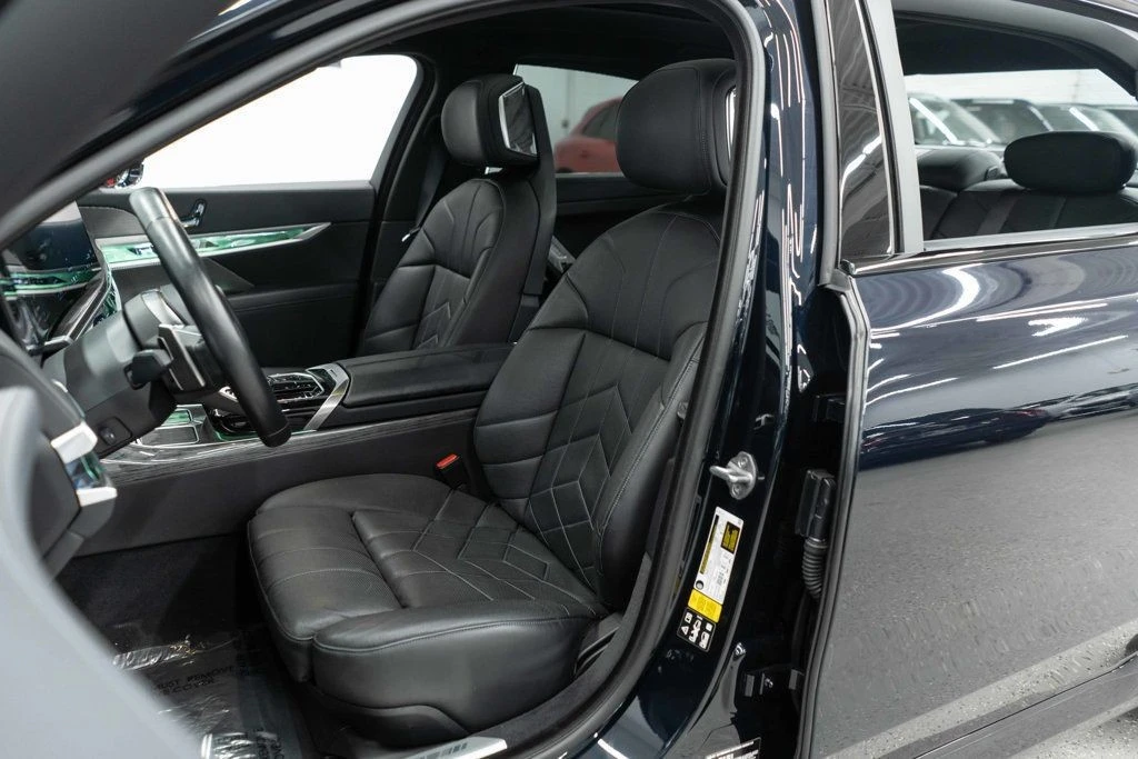 2024 BMW G70 7 Series - Image 9 of 12