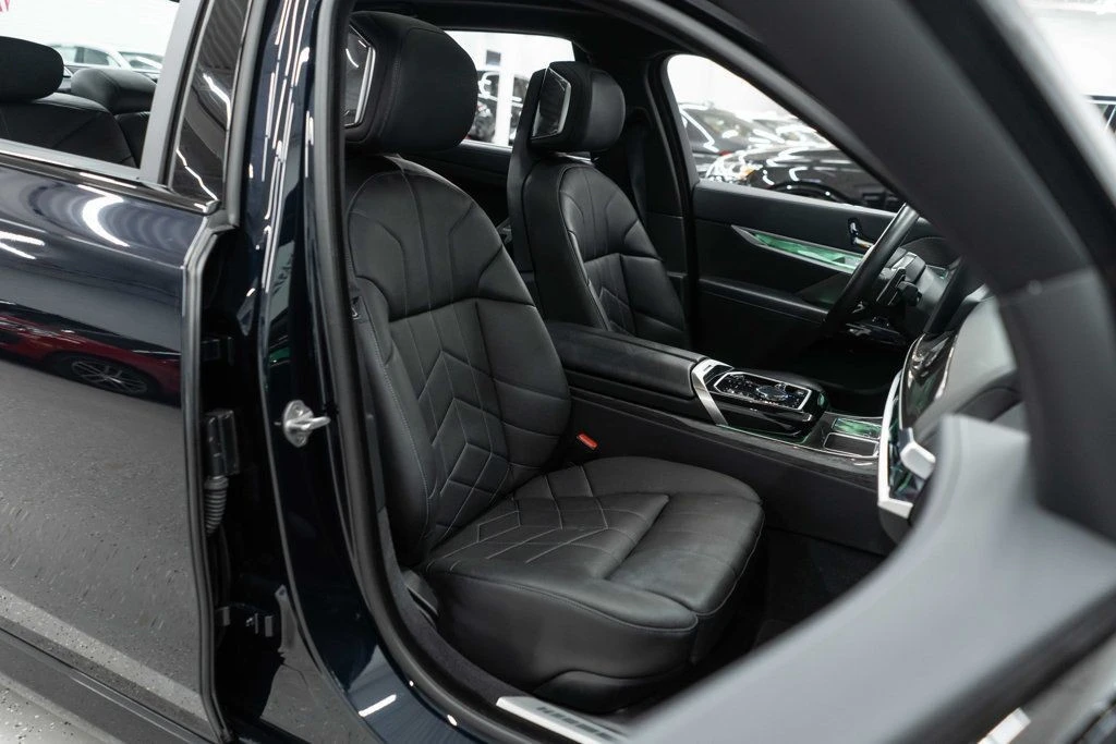 2024 BMW G70 7 Series - Image 11 of 12
