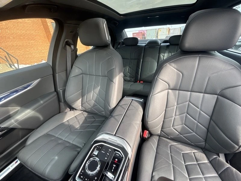 2024 BMW G70 7 Series - Image 12 of 19