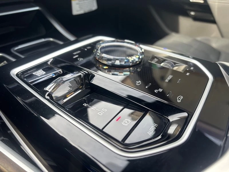 2024 BMW G70 7 Series - Image 11 of 19