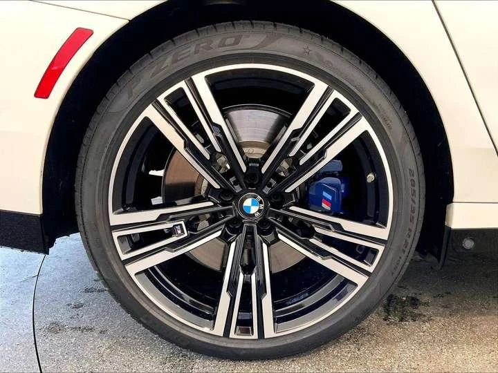 2024 BMW G70 7 Series - Image 18 of 20