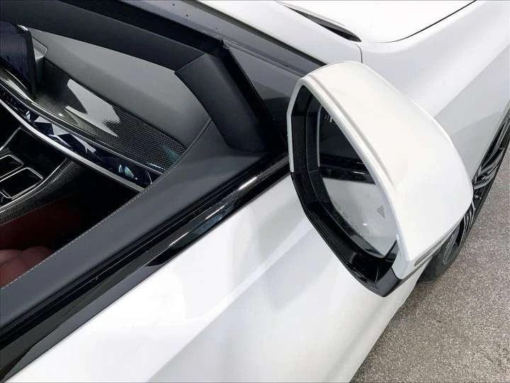 2024 BMW G70 7 Series - Image 13 of 20