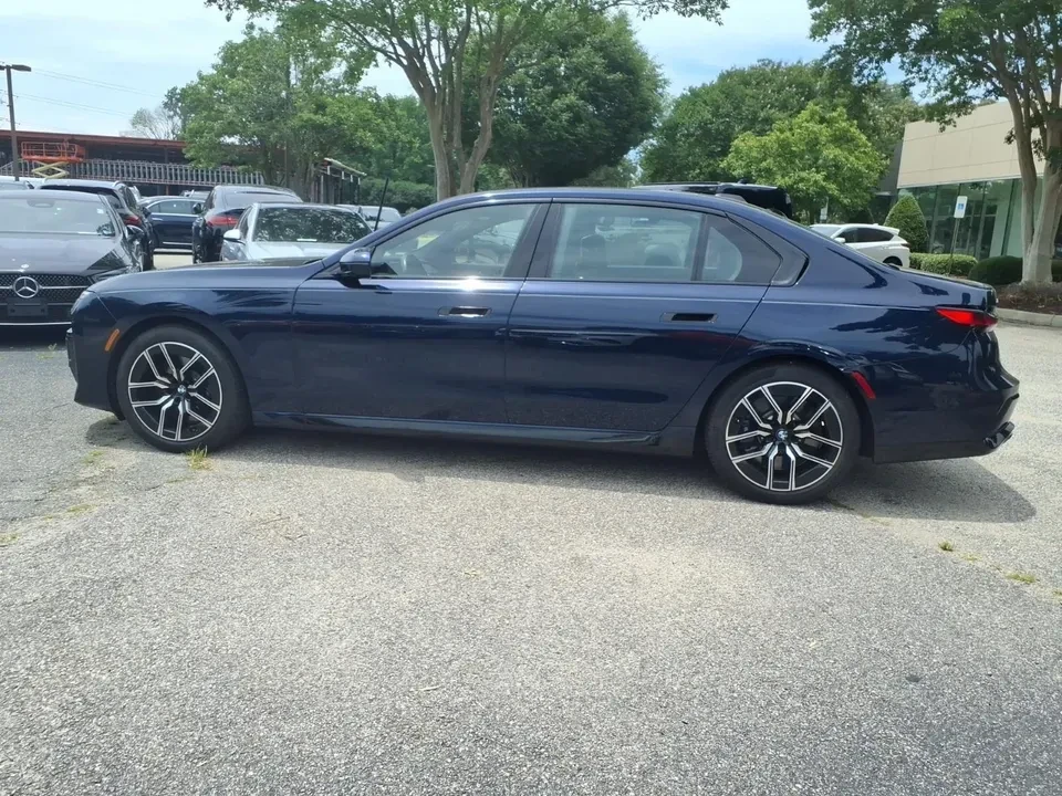 2024 BMW G70 7 Series - Image 8 of 12
