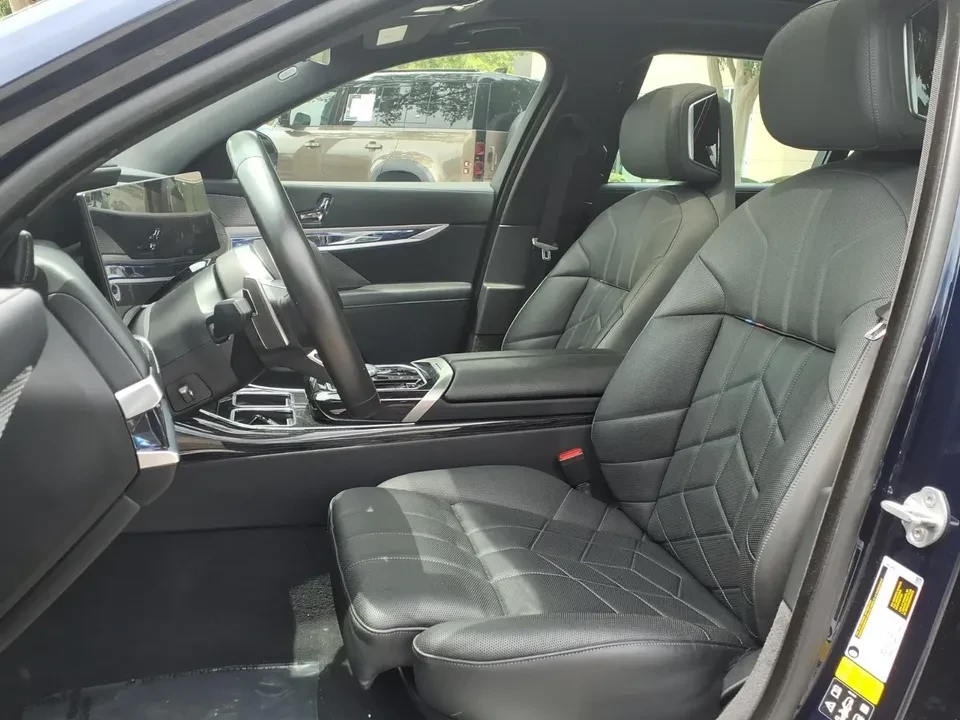 2024 BMW G70 7 Series - Image 5 of 12