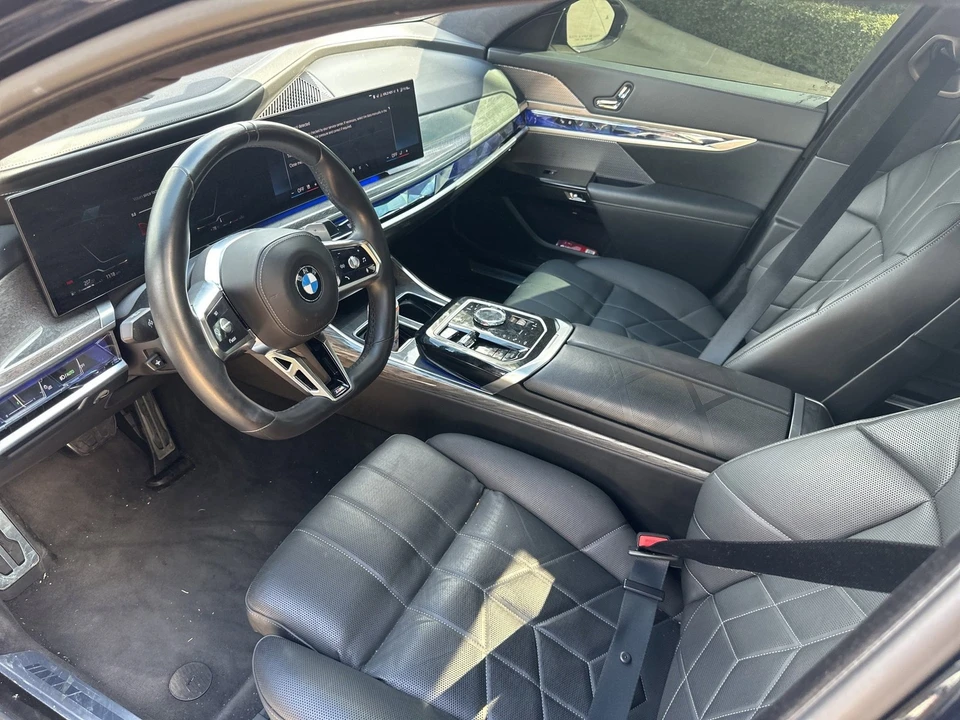 2024 BMW G70 7 Series - Image 8 of 9