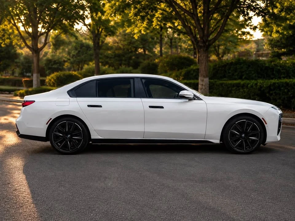 2024 BMW G70 7 Series - Image 7 of 10