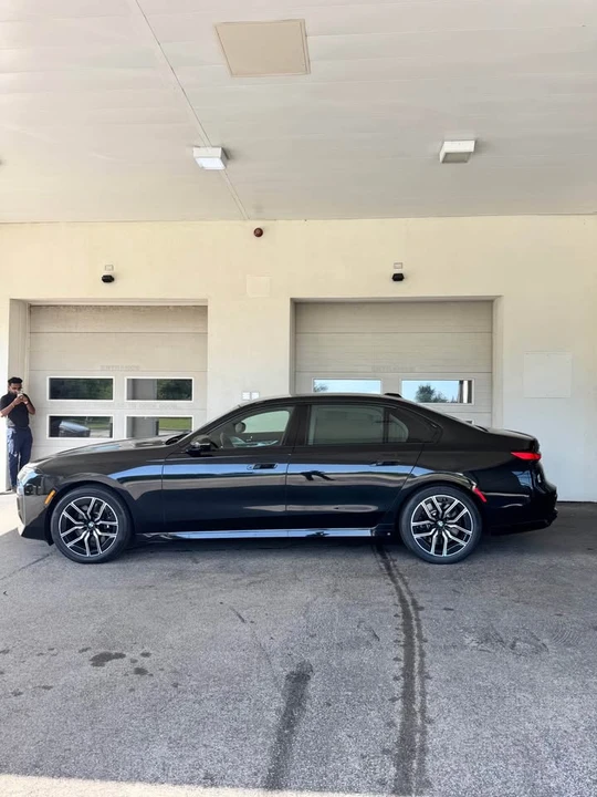 2024 BMW G70 7 Series - Image 5 of 6