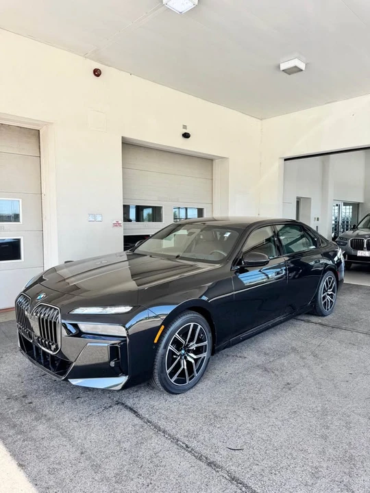 2024 BMW G70 7 Series - Image 4 of 6