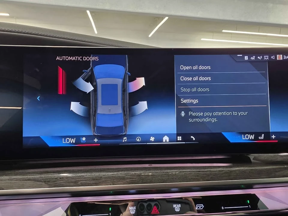 2024 BMW G70 7 Series - Image 15 of 17